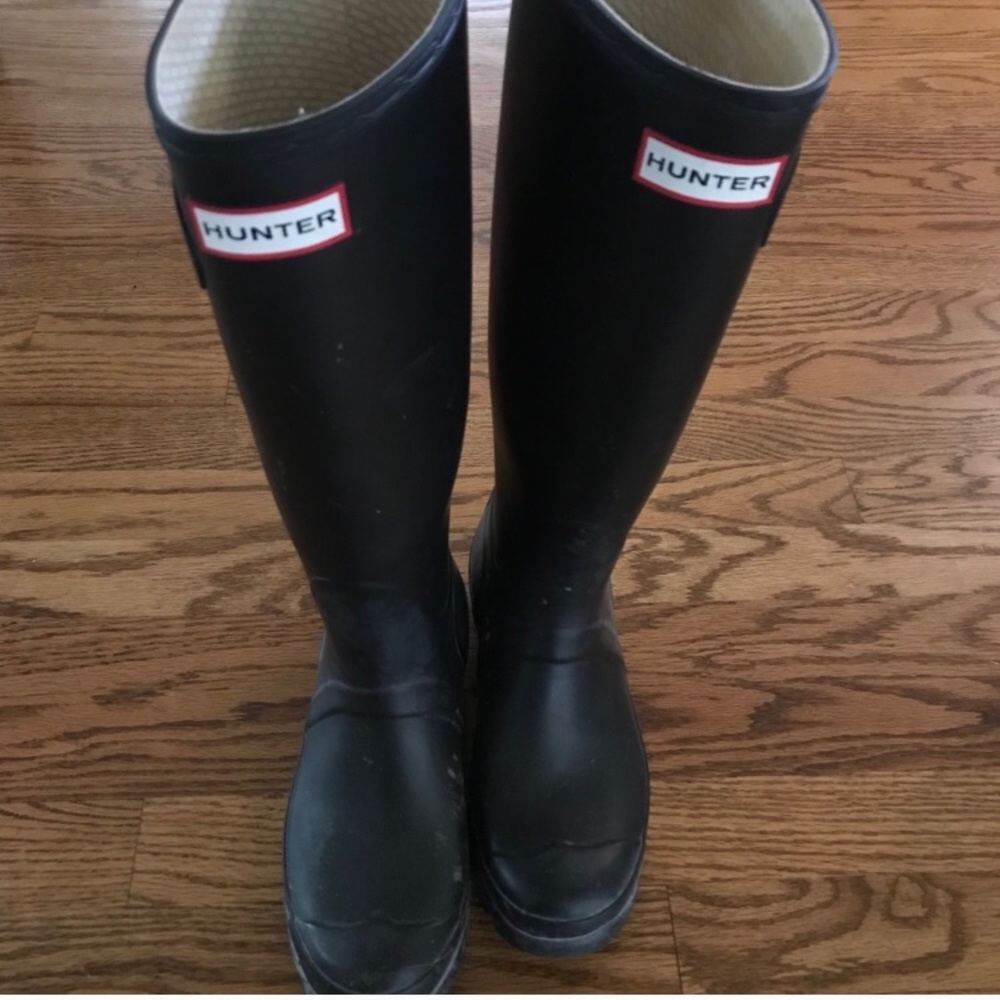 Black hunter boots